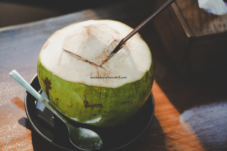 air kelapa membantu hidrasi